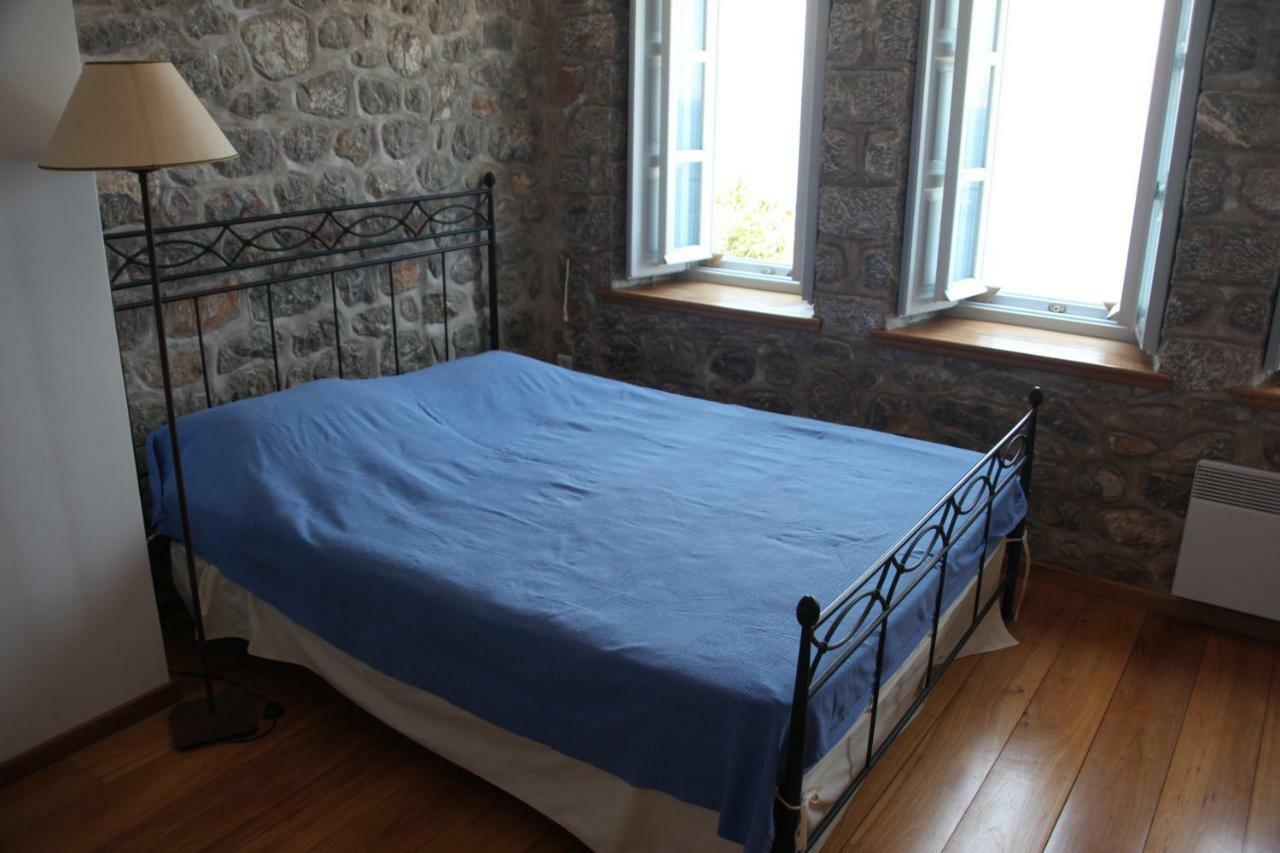 Villa Alkioni Stone House à Hydra  Extérieur photo